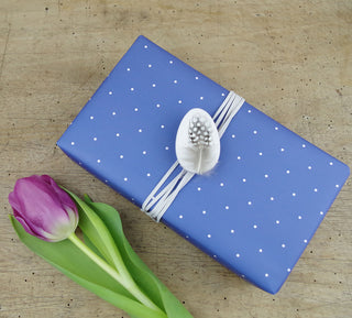 Geschenkpapier, Blaudruck auf Papier, Punkte Muster, Polka Dot, im Shop jajo.de kaufen. Packpapier, Geschenk einpacken, Blaudruck mit Tulpe