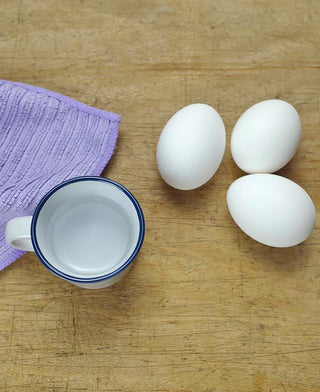 weiße Eier für sorbische Ostereier vorbereiten