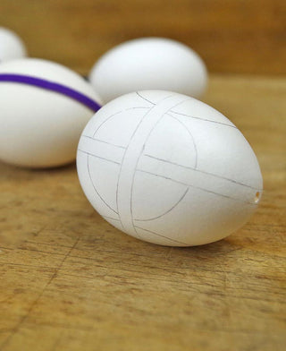 Kreis auf sorbischen Osterei vorzeichnen, Kreise zeichnen auf Eiern
