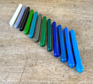 Wachs sorbische Wachstechnik, Ostereier bemalen, Sorbische Eier, Farben grau, blau, grün, weiß, schwarz